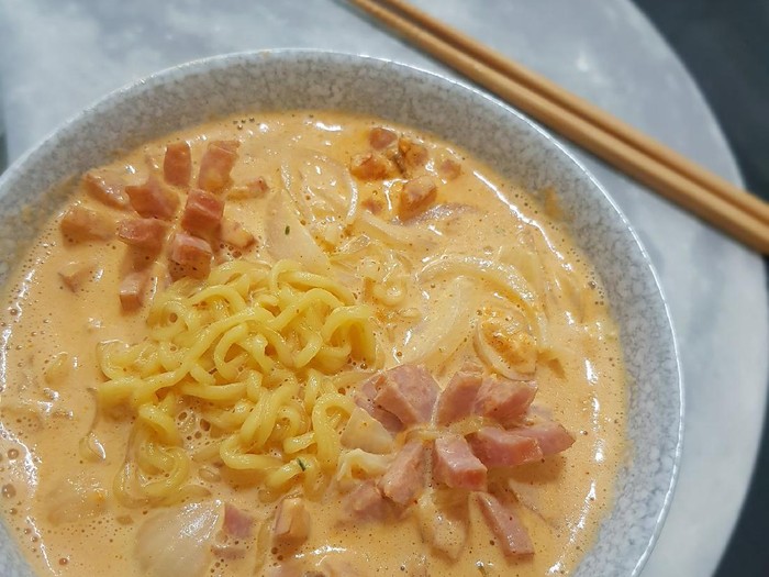 Rose Ramyeon Tren di Korea Rose Ramyeon Tren di Korea