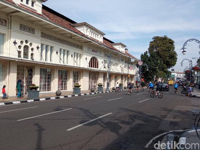 Sabtu Pagi di Jalan Asia Afrika Bandung