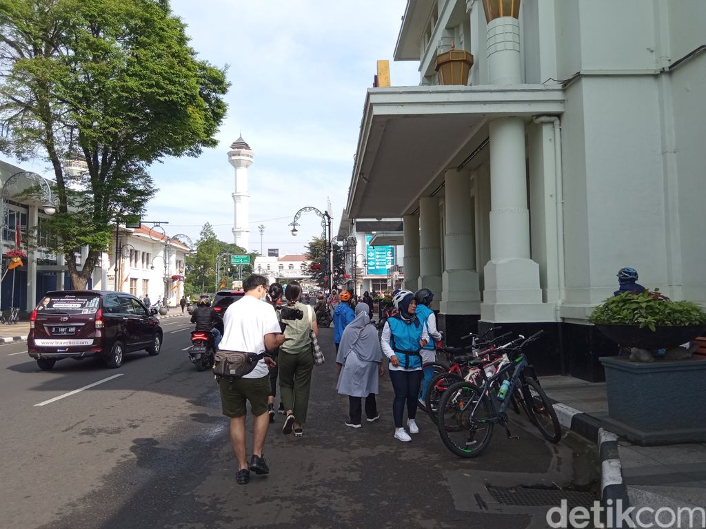Sabtu Pagi di Jalan Asia Afrika Bandung