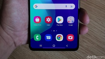 Samsung menawarkan Galaxy M62 dalam pilihan warna Black, Blue, dan Green.  Foto: Josina/detikINET