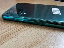 Unboxing Samsung Galaxy M62, Baterainya Super Besar