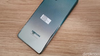 Untuk dapur pacunya, Samsung memodali Galaxy M62 dengan Exynos 9825. Chip dengan fabrikasi 7 nm ini pernah mentenagai Samsung Galaxy Note 10 series. Foto: Josina/detikINET