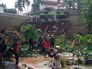 Perbaikan Turap Jebol di Ciputat, Difokuskan Pembuatan Kanal Air