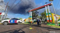Hingga saat ini polisi melakukan penjagaan di pintu masuk kawasan industri Cilacap, sementara di kawasan proyek Pertamina dijaga sekuriti.