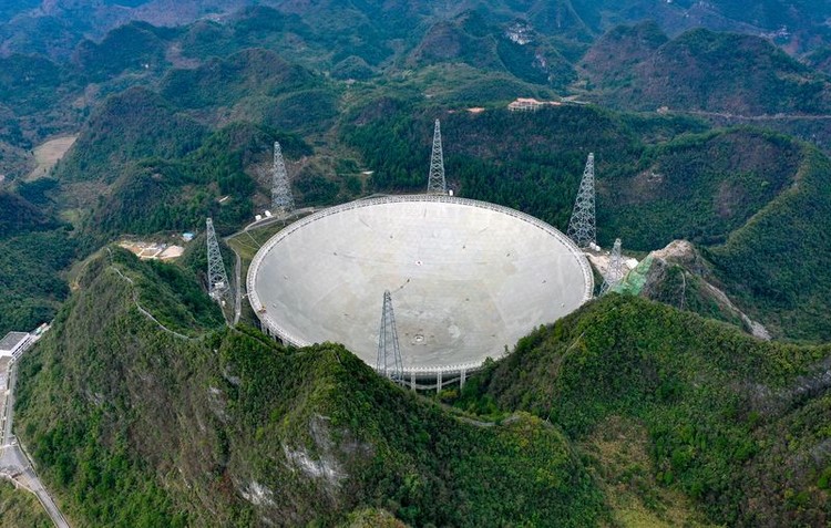 Teleskop Para ahli berlomba untuk membuat teknologi teleskop untuk melacak kehidupan di luar angkasa alias alien. Ini beberapa di antaranya.