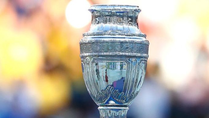 RIO DE JANEIRO, BRAZIL - JULY 07: Detail of Copa America trophy is seen on a plinth prior to  the Copa America Brazil 2019 Final match between Brazil and Peru at Maracana Stadium on July 07, 2019 in Rio de Janeiro, Brazil. (Photo by Lucas Uebel/Getty Images)