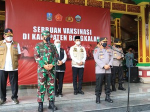 Panglima TNI dan Kapolri Pantau Vaksinasi Massal di Bangkalan