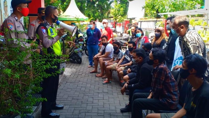 Belasan Remaja di Surabaya Balap Liar dan Pesta Miras