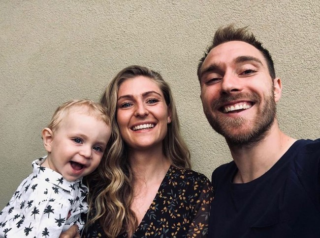 Ketika Eriksen dikontrak Tottenham Spurs, ia ikut pindah ke Inggris dan sempat bekerja di perusahaan busana. Kini ia tampak aktif dalam pekerjaan amal dari organisasi Fodboldfonden. Foto: Instagram Christian Eriksen
