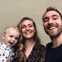 Ketika Eriksen dikontrak Tottenham Spurs, ia ikut pindah ke Inggris dan sempat bekerja di perusahaan busana. Kini ia tampak aktif dalam pekerjaan amal dari organisasi Fodboldfonden. Foto: Instagram Christian Eriksen