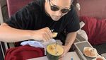 Serunya Erick Iskandar saat Nikmati Kopi di Tengah Hamparan Salju