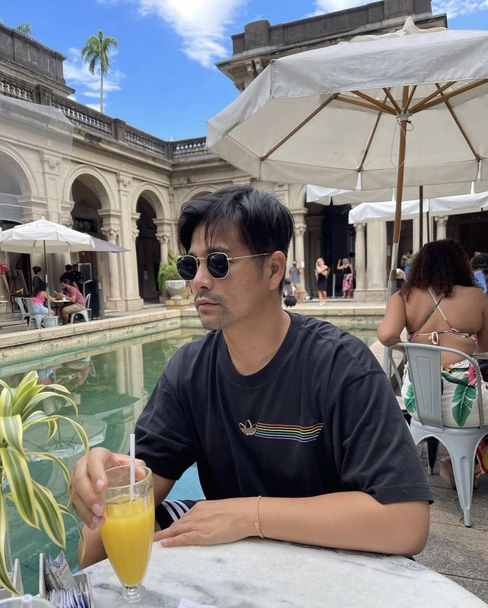 Erick Iskandar Serunya Erick Iskandar saat Nikmati Kopi di Tengah Hampatan Salju