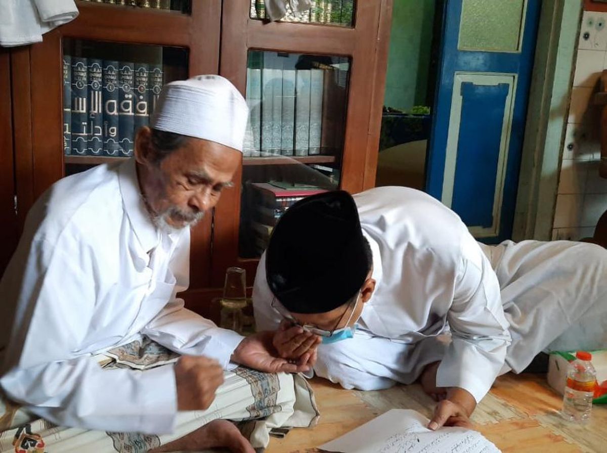 kh nawawi sidogiri