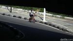 Kolong Jembatan Layang Tol Wiyoto Wiyono, Jadi Pilihan Warga Bersepeda