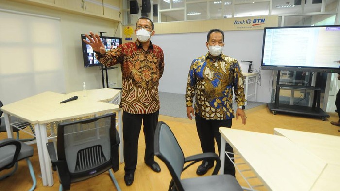 Laboratorium Digital untuk Unnes Komitmen terhadap dunia pendidikan terus dilakukan oleh BUMN Perbankan ini dengan membangun laboratorium digital.