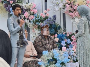 Emak-emak Geruduk Tempat Lamaran Lesti dan Rizky Billar