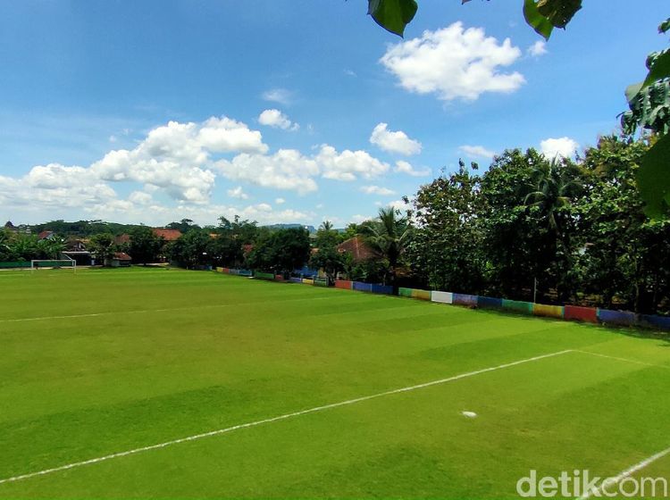 Potret Lapangan Bola Desa Markasnya MU, Munding United