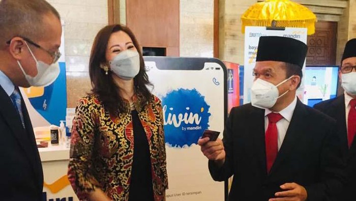 Layanan Pembayaran Fidusia Online Bank Mandiri dan Kemenkumham menjali kerja sama dalam layanan pembayaran fidusia secara online. Hal ini untuk memudahkan notaris melakukan pembayaran PNBP fidusia.
