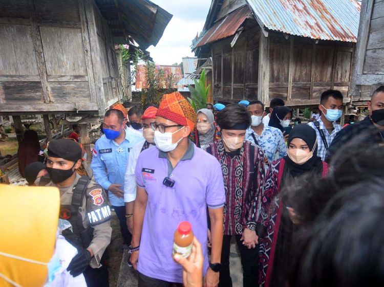 Menparekraf Dorong Kemajuan Desa Wisata Uma Lengge