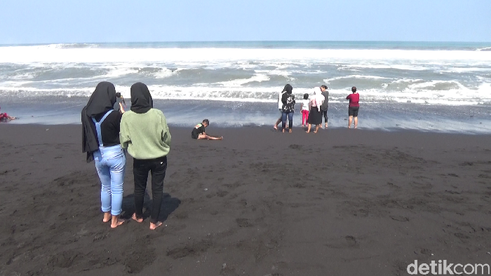 Pantai Watu Pecak Lumajang Pantai Watu Pecak Lumajang