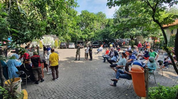Pedagang di Area Masjid Al-Akbar Surabaya swab antigen, 1 reaktif