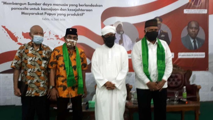 Pembekalan Nilai-nilai Kebangsaan Pada Santri Para santri di Ponpes Nuu Waar, Bekasi, mendapat pendalaman nilai-nilai kebangsaan. Materi kebangsaan diberikan oleh Kabaintelkam Polri Komjen Paulus Waterpauw.