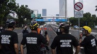 Dinas Perhubungan DKI akan mencopot rambu-rambu yang memungkinkan pengguna sepeda jalan melintasi Flyover Kampung Melayu-Tanah Abang Nontol (JLNT). Hal itu dilakukan berdasarkan kesepakatan dengan komunitas Bike to Work (B2W) Indonesia dan Dinas Perhubungan DKI Jakarta.