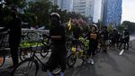 Rambu Jalur Khusus Road Bike di JLNT Casablanca Dicopot