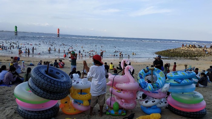 Potret Pariwisata Bali Mulai Menggeliat Potret Pariwisata Bali Mulai Menggeliat