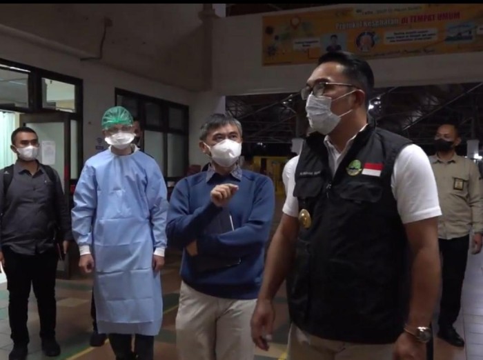 Ridwan Kamil pantau ketersediaan tempat tidur pasien Corona di RSHS Bandung