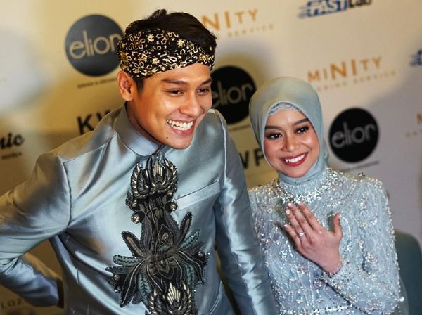 Senyum Semringah Lesti Kejora Pamer Cincin Usai Dilamar Rizky Billar