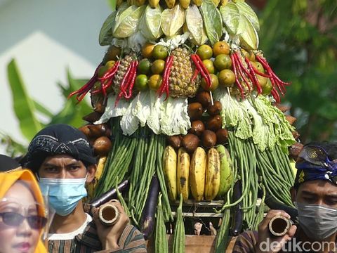 Suasana Sedekah Sawah di Desa Banjarmangu, Banjarnegara, Minggu (13/6/2021).