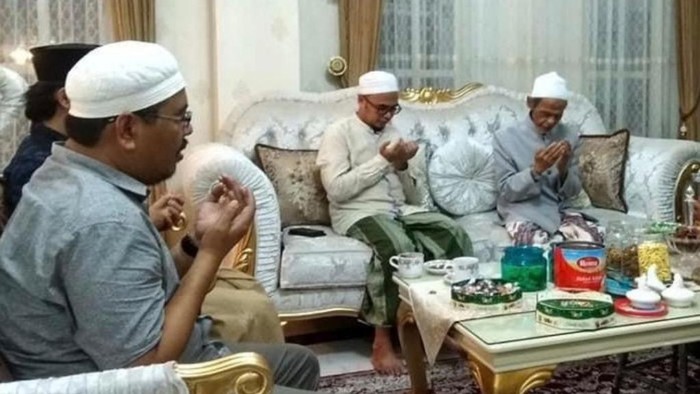Ulama Kharismatik KH Nawawi Abdul Jalil Pasuruan Wafat