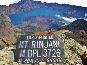 Jangan Ditiru, 2 Pendaki Masuk Daftar Hitam Rinjani Setelah Petik Edelweis