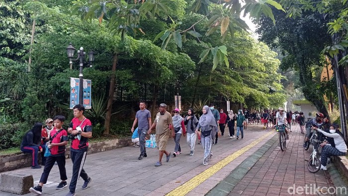 Warga padati pedestrian Tugu Kujang (Wilda Nufus/detikcom)