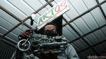 Wow! Miniatur Vespa Keren Ini Dibuat dari Pipa Bekas
