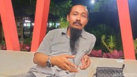 Sosok visioner di balik berkembangnya Wisata alam Selo Tirto Giri (Setigi) adalah Kepala Desa Sekapuk, Abdul Halim. Bekas tambang kapur itu dia bersihkan dari sampah, kemudian dibuatlah danau buatan, jembatan dan aneka destinasi lainnya. (Deny Prastyo Utomo/detikTravel)