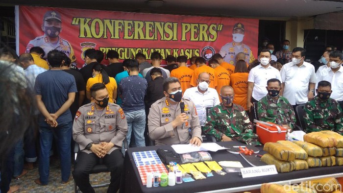 Ada 71 orang yang diamankan di tempat hiburan malam di Medan. Sebanyak 51 orang positif positif ekstasi dan sabu (Datuk Haris/detikcom)