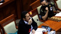 Lebih lanjut Burhanuddin juga akan berfokus mengusut mafia pertambangan. Dia menegaskan akan terus mengawasi masalah korupsi dari penerimaan negara.