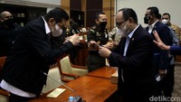 Sebelumnya, dugaan skandal impor emas di Bandara Soetta itu diungkap oleh Arteria Dahlan. Arteria meminta Jaksa Agung mengusut kasus tersebut.