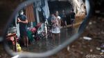 Banjir di Ciputat Surut, Warga Sibuk Bersih-bersih
