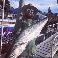 Namun tampaknya, Connor mengejar gairahnya di tengah laut dengan memancing ikan-ikan berbobot besar. Foto: Instagram