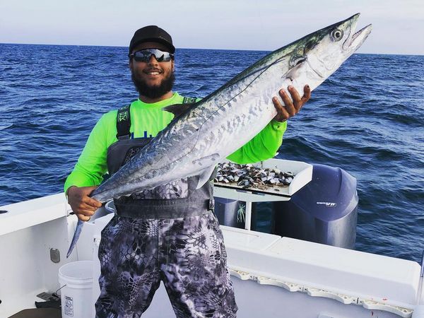 10 Potret Putra Tom Cruise yang Jarang Terekspos, Kini Jadi Pemancing