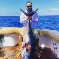 Inilah potret gagahnya saat memancing dan mendapatkan ikan besar.  Foto: Instagram