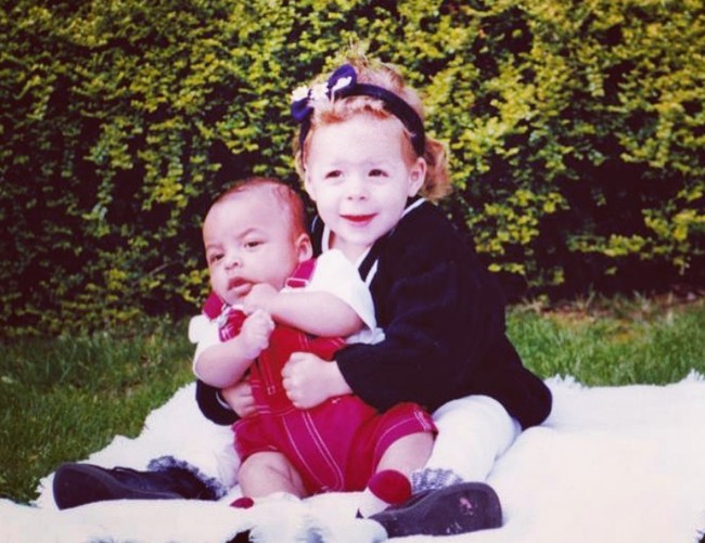 Sementara ini foto throwback, Connor bersama kakaknya, Bella Kidman Cruise.  Foto: Instagram