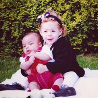 Sementara ini foto throwback, Connor bersama kakaknya, Bella Kidman Cruise.  Foto: Instagram