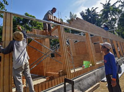 Dibangun dari Bata Plastik, Bangunan Sekolah Ini Tahan Gempa Lho