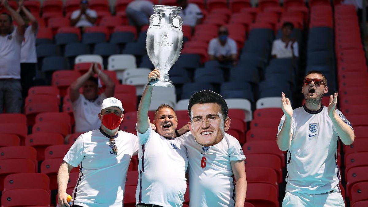 Suporter Timnas Inggris di Stadion Wembley pada Piala Eropa 2020. (Foto: Getty Images/Carl Recine - Pool)