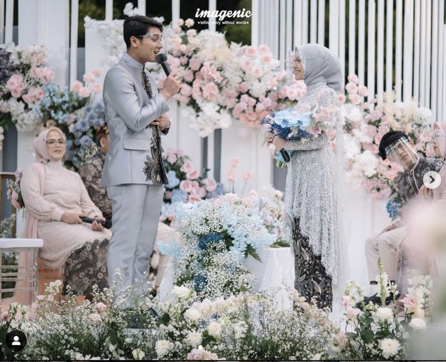 “Kalau dihitung secara kasarnya bisa sampai 10 ribu kuntum bunga,” tutur Caroline saat dihubungi Wolipop, Senin (14/6/2021). Foto: Dok. Instagram/@imagenic, @eliordesign