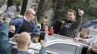 Kegiatan rally sepeda motor yang ia hadiri bersama para pendukungnya itu pun diketahui menjadi bagian dari ajang kampanye Bolsonaro yang akan kembali mencalonkan diri sebagai presiden di tahun depan. Dalam rally sepeda motor tersebut, Bolsonaro pun mengatakan kepada para pendukungnya ia berencana untuk mencabut persyaratan penggunaan masker untuk orang-orang yang telah divaksin COVID-19.